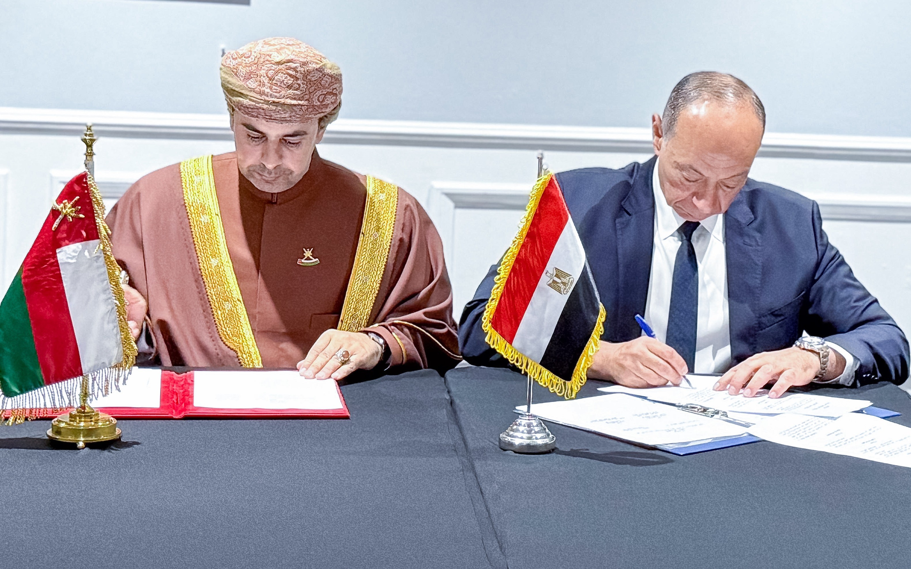 سلطنة عُمان توقع 3 اتفاقيات ومذكرة تفاهم في مجال النقل الجوي مع عدد من الدول 